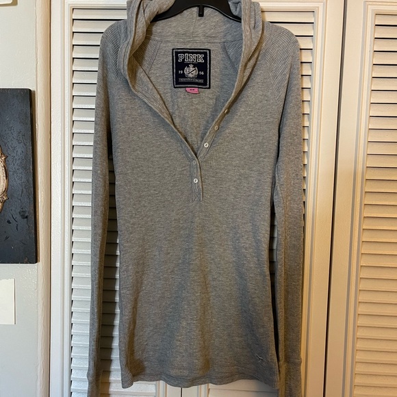 🥳🥳FLASH SALE!!🥳 $7🥳Vs Pink Pullover Thermal